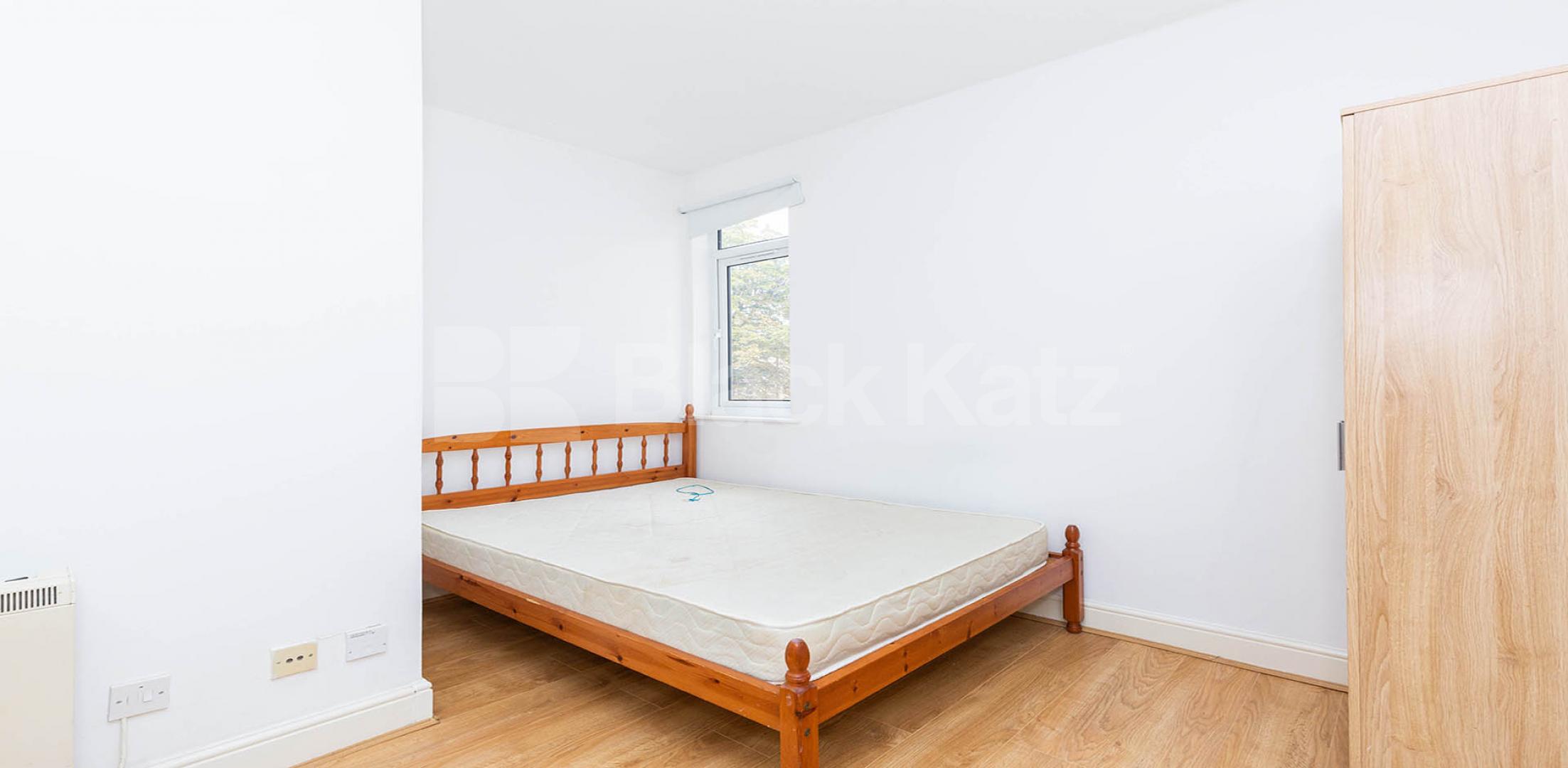 			LARGE 4 BED, 4 Bedroom, 1 bath, 1 reception Flat			 Criterion Mews, UPPER HOLLOWAY 